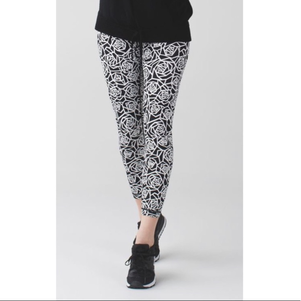 lululemon High Times 24”